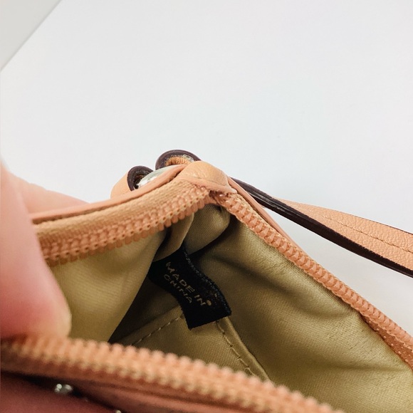 🐳 Coach Peach Perforated Wristlet - Picture 14 of 14
